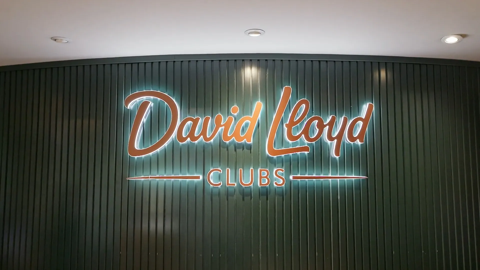David Lloyd Clubs Sign